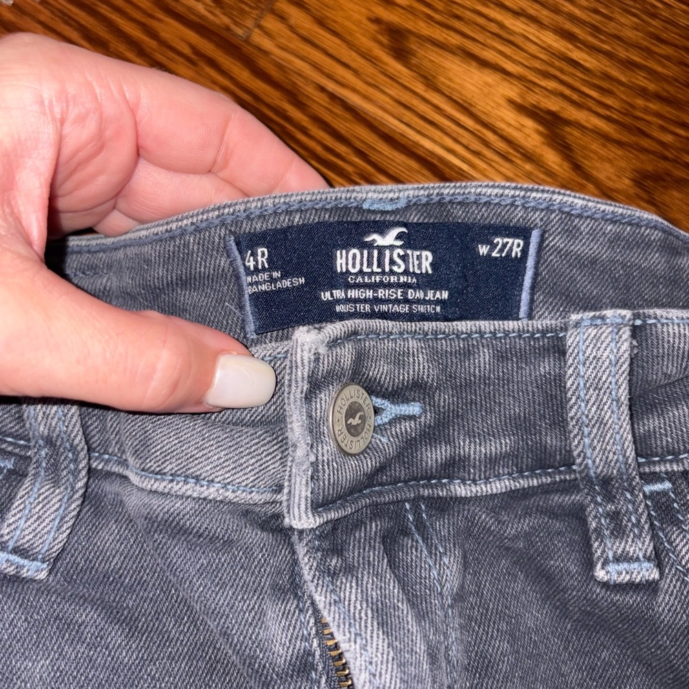 HOLLISTER Ultra High-Rise Blue Grey Dad Jeans - Picture 4 of 5